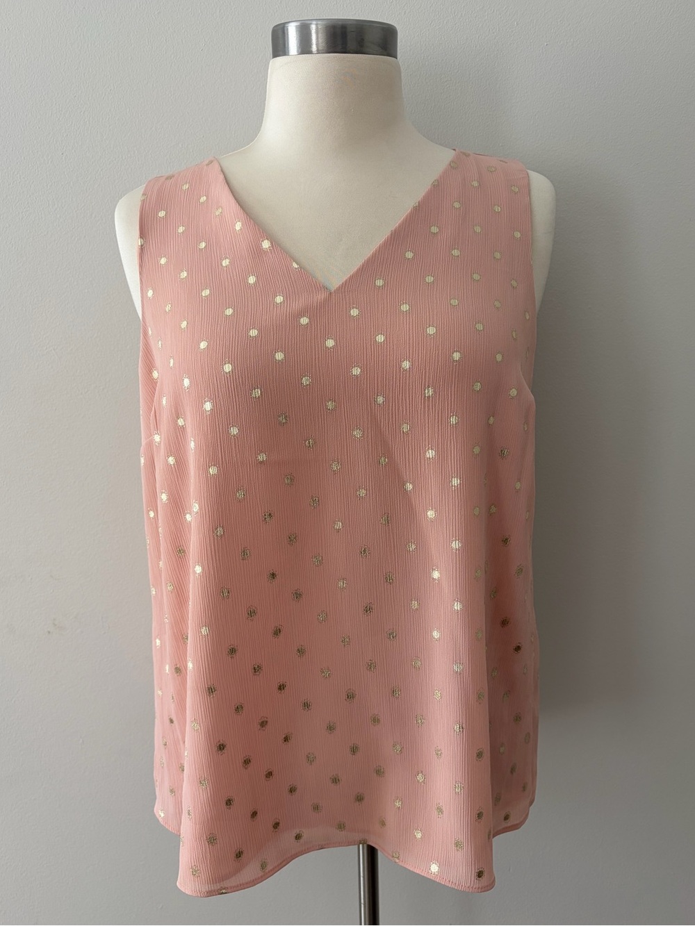 Nine West Sleeveless V-Neck Blush Pink Blouse Metallic Gold Polka Dots Sz S - Picture 1 of 8